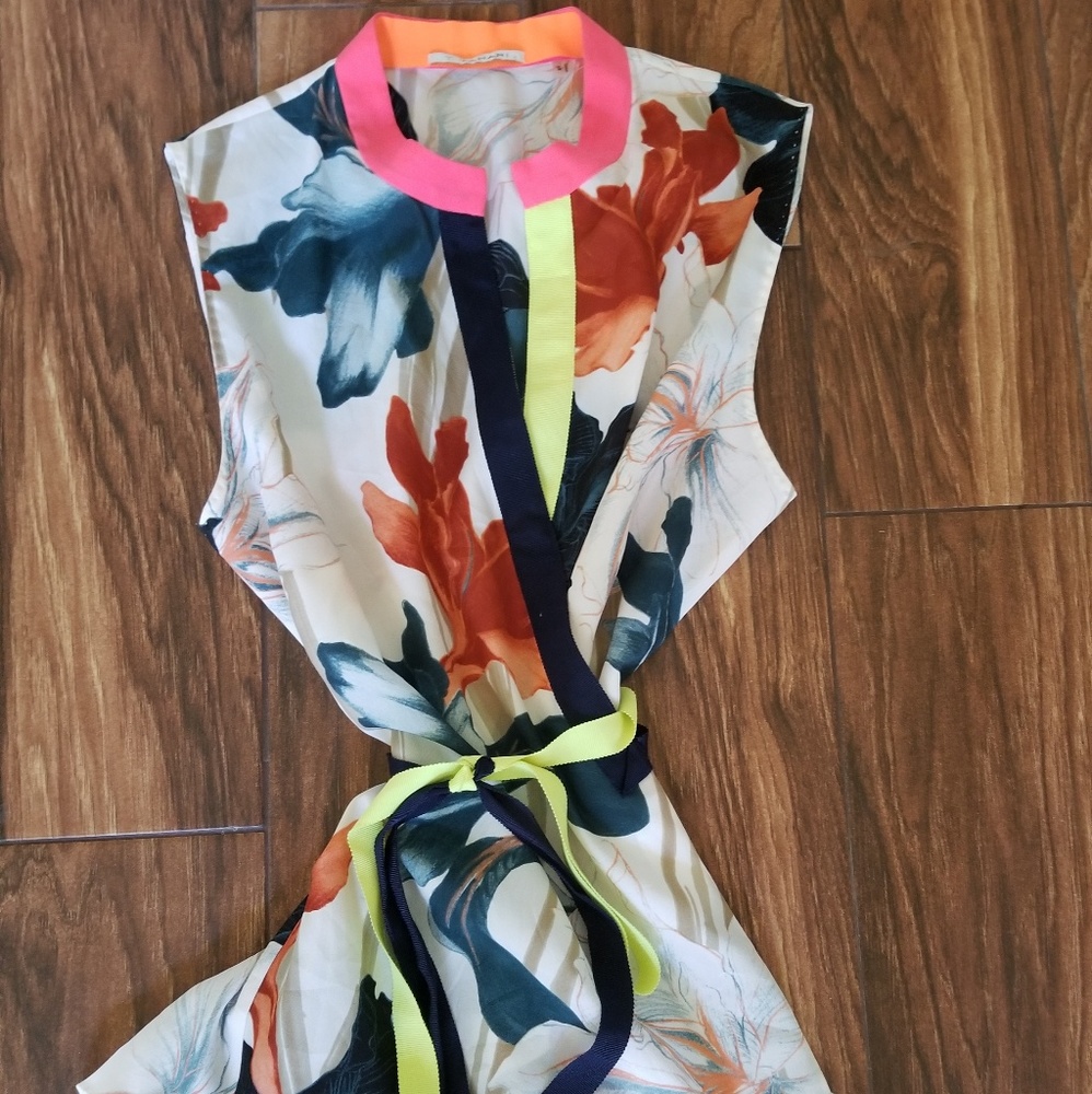 T Tahari wrap blouse size small medium